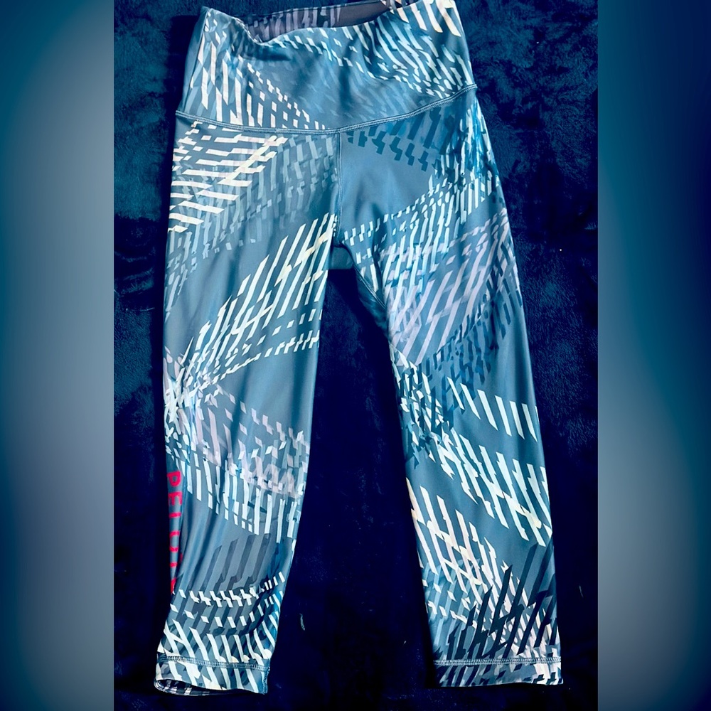 Peloton patterned crop leggings size medium